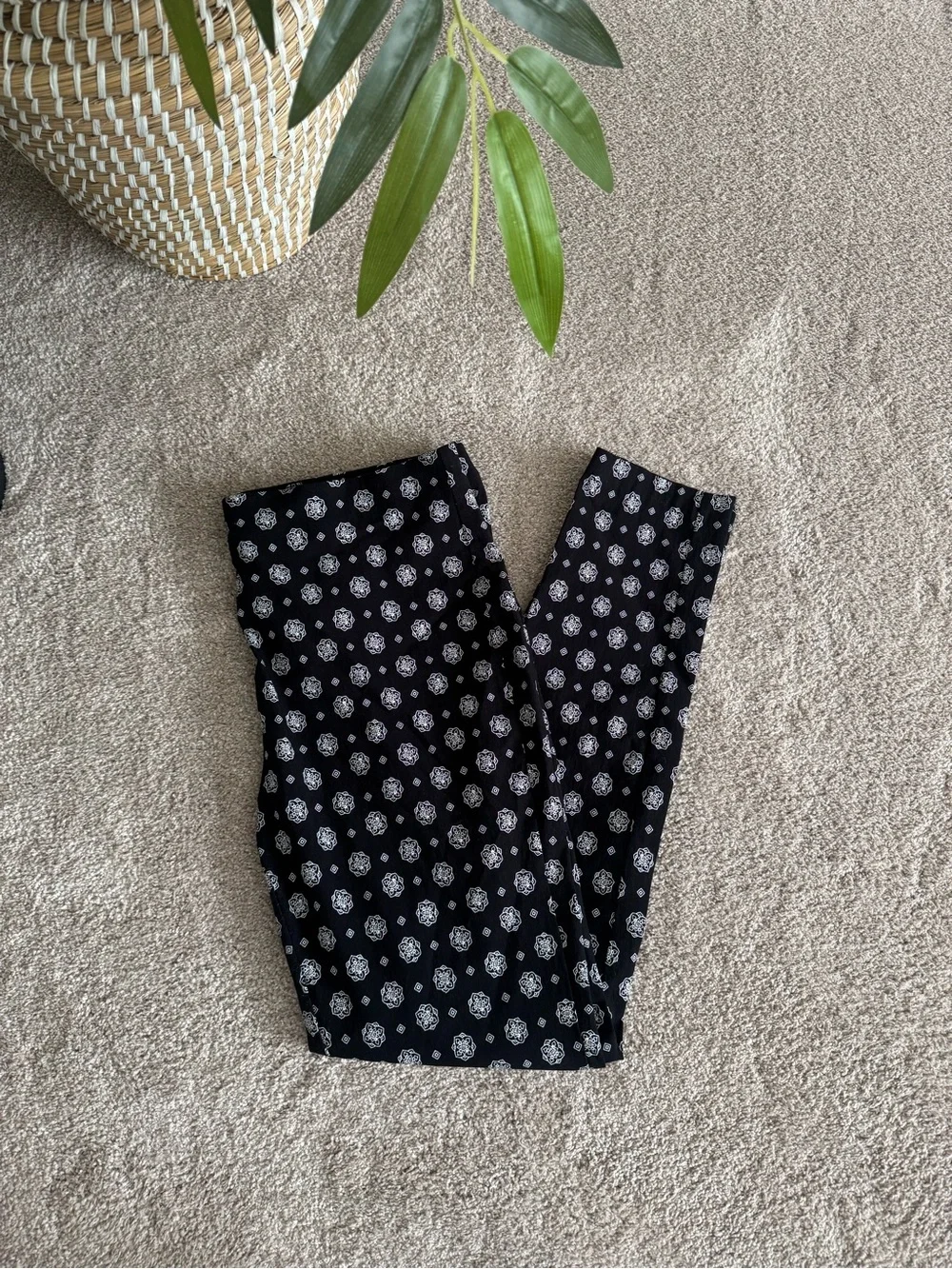 Michael Kors Black Leggings with White Dot Floral Print XL